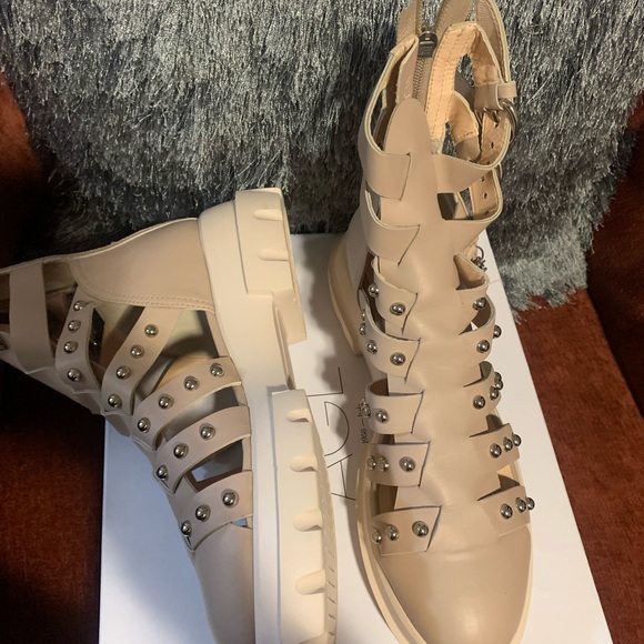 AGL Cute out studded boot - Picture 4 of 7